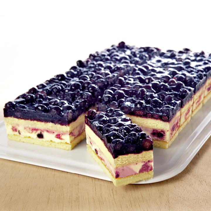 Heidelbeer-Buttermilch-Schnitte, vorgeschnitten | FRONERI Schöller